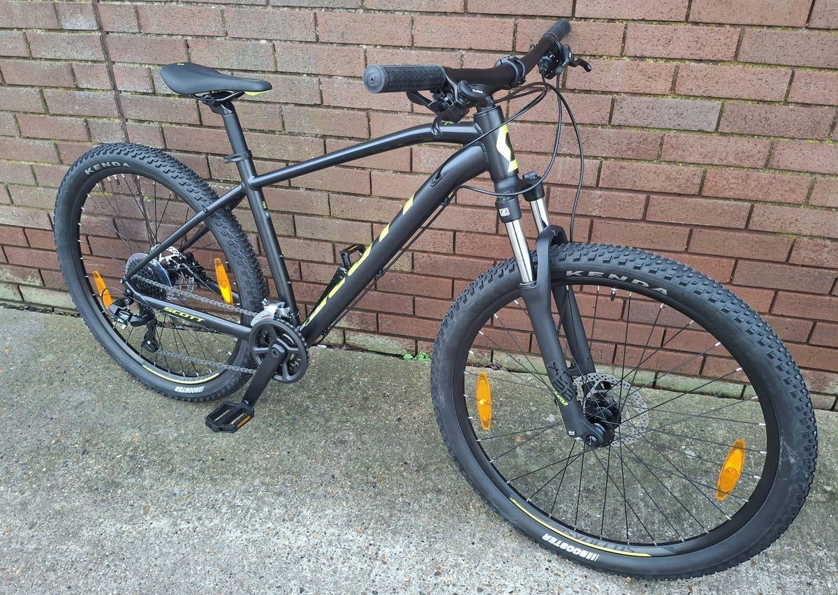Scott Aspect 760 Black 2025 Mountain Bike – 27.5" Alloy Hardtail with Hydraulic Disc Brakes