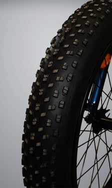 GUST 24-Inch Fat Tire Mountain Bike — Shimano 7-Speed, Disc Brakes, Off-Road